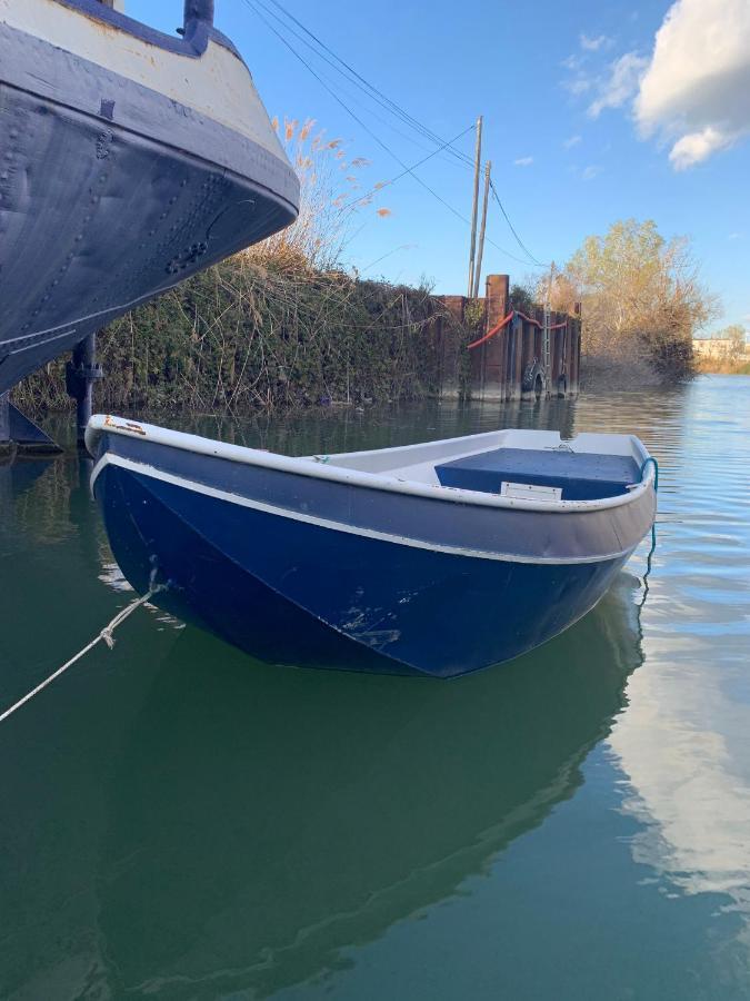 Péniche Le Pescalune - Chambre d'hôtes Arles Esterno foto