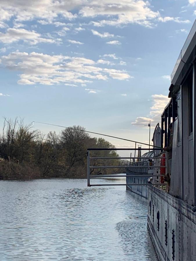 Péniche Le Pescalune - Chambre d'hôtes Arles Esterno foto