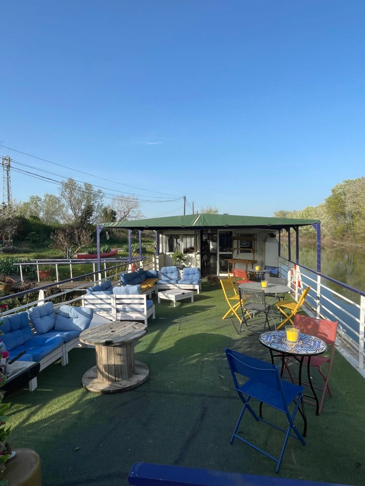 Péniche Le Pescalune - Chambre d'hôtes Arles Esterno foto